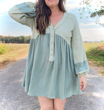 Load image into Gallery viewer, Two-Tone Sage Eliza Tunic
